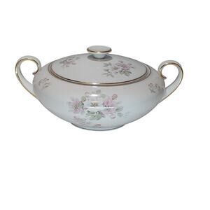 apple blossom veggie bowl with lid covered serving bowl